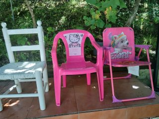 Pupitre infantil con pizarra y asiento