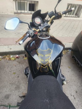 Kawasaki Z1000 Negra con muchos extras