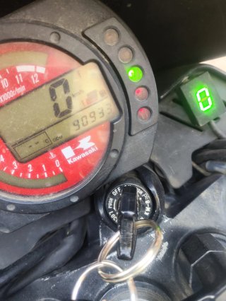Kawasaki Z1000 Negra con muchos extras