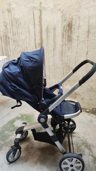 Carrito de bebé azul marino