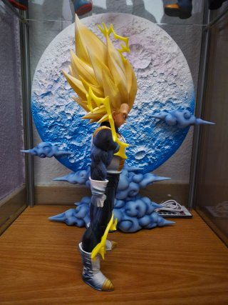 Figura Vegeta SSJ3