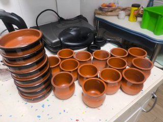 Juego Vasos y Platos Cerámica Marrón