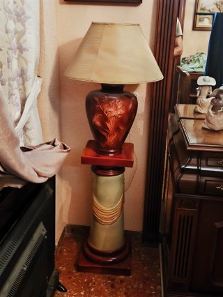 Lámpara de pie cerámica y madera