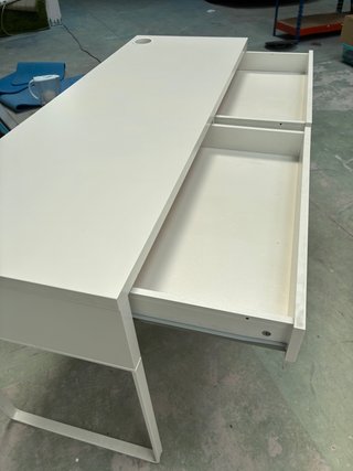 Escritorio IKEA MICKE blanco 142x50
