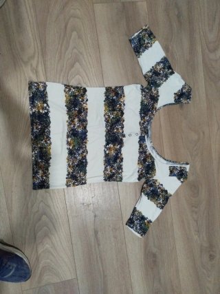 Camiseta al codo de rayas multicolor y blanca