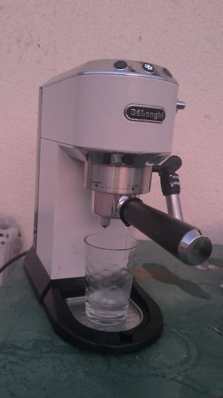 Cafetera De'Longhi Dedica Blanca