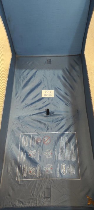 Cuna de viaje azul marca Asalvo