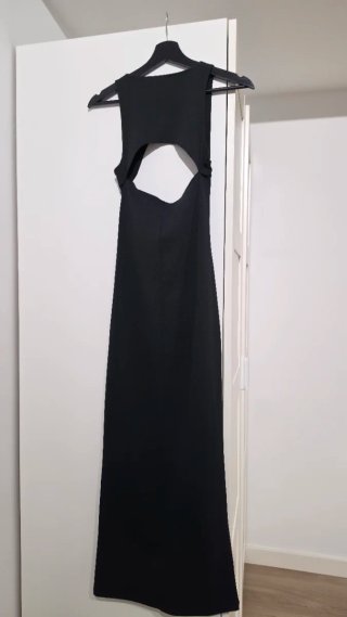 Vestido ZARA negro cut out