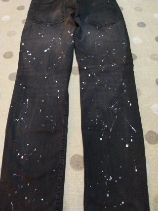 Pantalón vaquero Bershka T40 negro salpicado