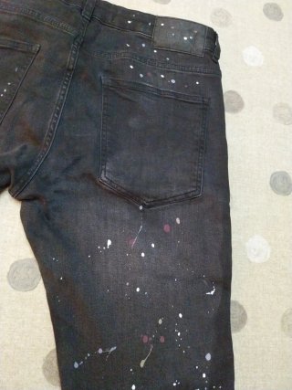 Pantalón vaquero Bershka T40 negro salpicado