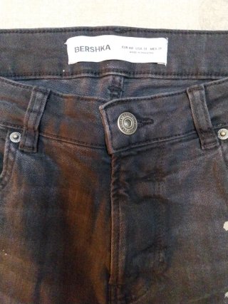 Pantalón vaquero Bershka T40 negro salpicado