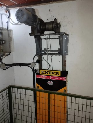 Montacargas completo de 350kg Urge