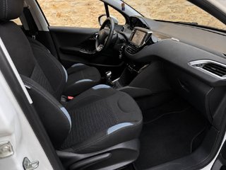 Peugeot 208 5P ALLURE 1.6 VTi 120
