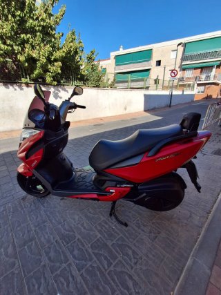 Kymco Jager 300cc Maxi Scooter Roja