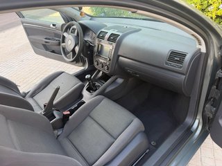 Volkswagen Golf 2004