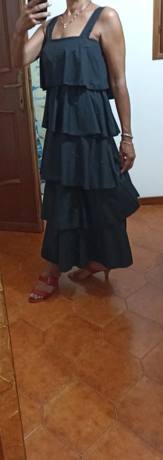 Abito Made in Italy lungo a balze nero
