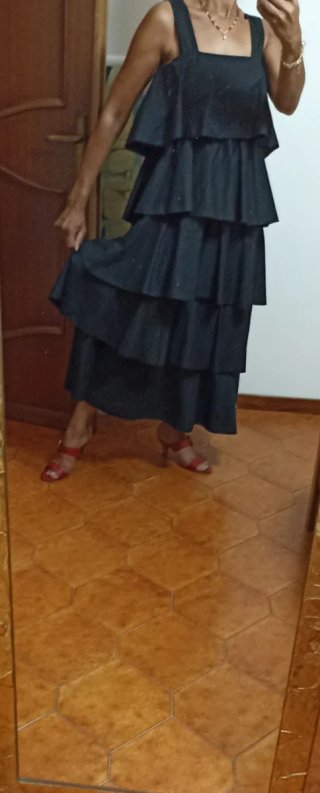 Abito Made in Italy lungo a balze nero