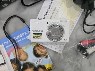 Nikon Coolpix S6200 Bianco 16MP 10x Zoom Ottico