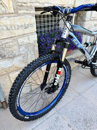 Bicicleta GT Sensor Nueva