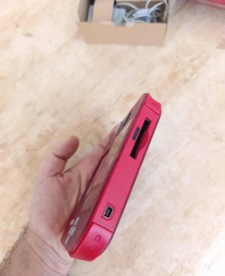 Nintendo 2DS Cristal Roja con Caja casi nueva