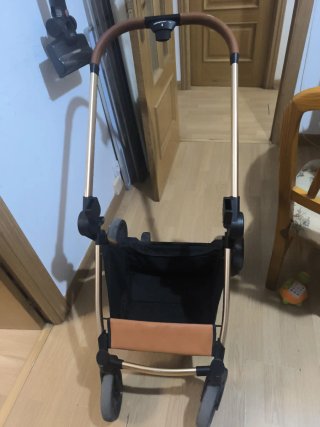 Carrito de bebé plegable con cesta