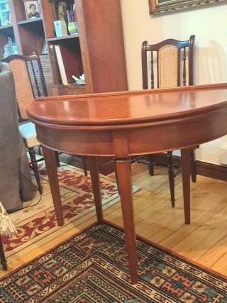 Mesa de comedor de madera adaptable