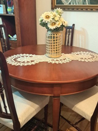 Mesa de comedor de madera adaptable