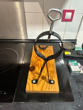 Jamonero de madera y metal