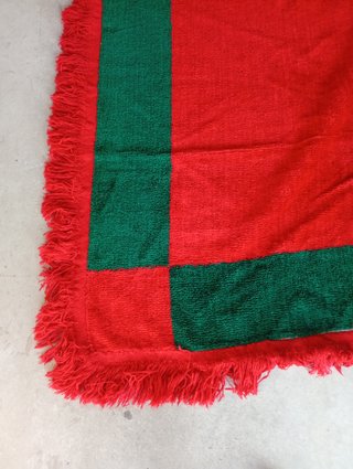 ANTIGUA ALFOMBRA LANA ROJA CON TIRAS VERDES