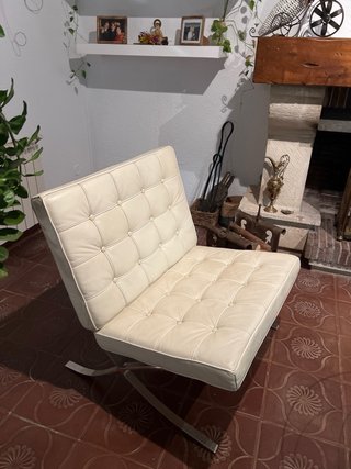 Silla Barcelona Beige Cuero
