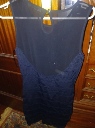 Vestido negro corto con pedrería