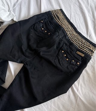 Pantalón Colombiano Negro con Detalles Dorados