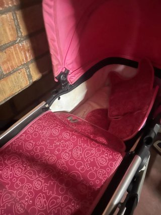 Carro de bebé rosa