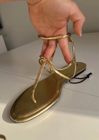 Sandalias Zara Doradas Planas Talla 40