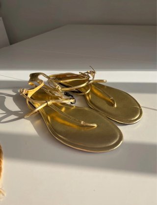 Sandalias Zara Doradas Planas Talla 40