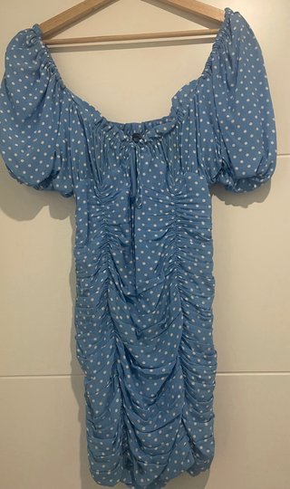 Vestido azul de lunares