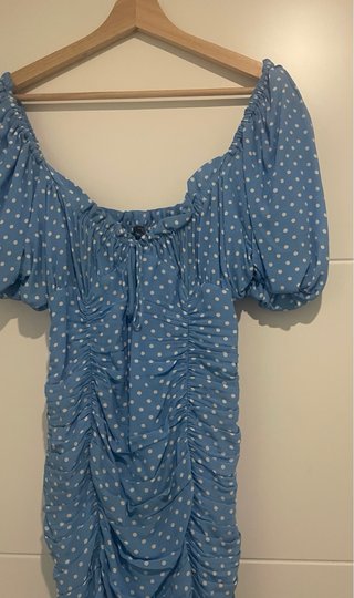 Vestido azul de lunares