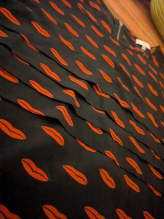 Blusa Kling Estampado Labios Negro Rojo Talla 2