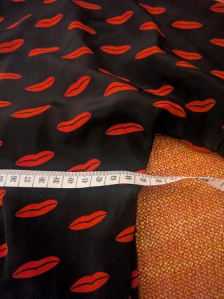 Blusa Kling Estampado Labios Negro Rojo Talla 2