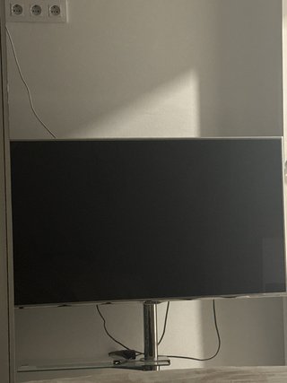 Televisor Negro y Plateado