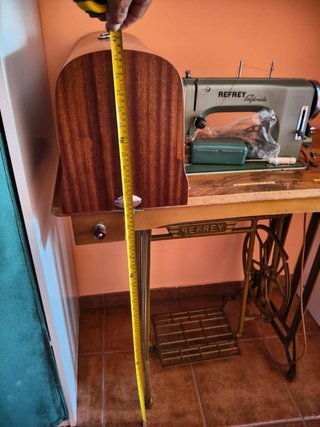 Máquina de coser vintage verde