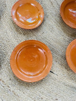 9 platos antiguos de terracota