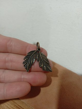 Lote 30 colgantes hoja metal