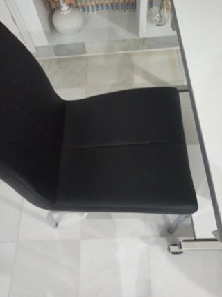 Silla de oficina negra y plateada