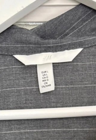 Camisa gris con raya diplomática