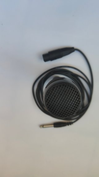 Micrófono dinámico de mano con cable