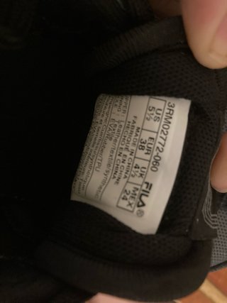 Zapatillas Fila Negras y Grises Deportivas