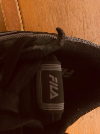 Zapatillas Fila Negras y Grises Deportivas