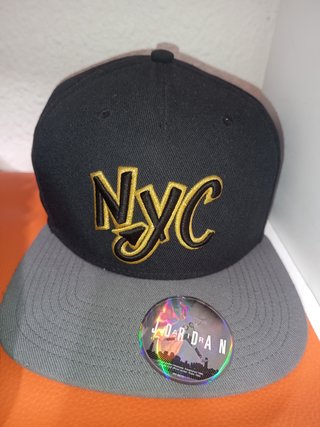 Lote Alexander McQueen y Gorra Jordan NYC