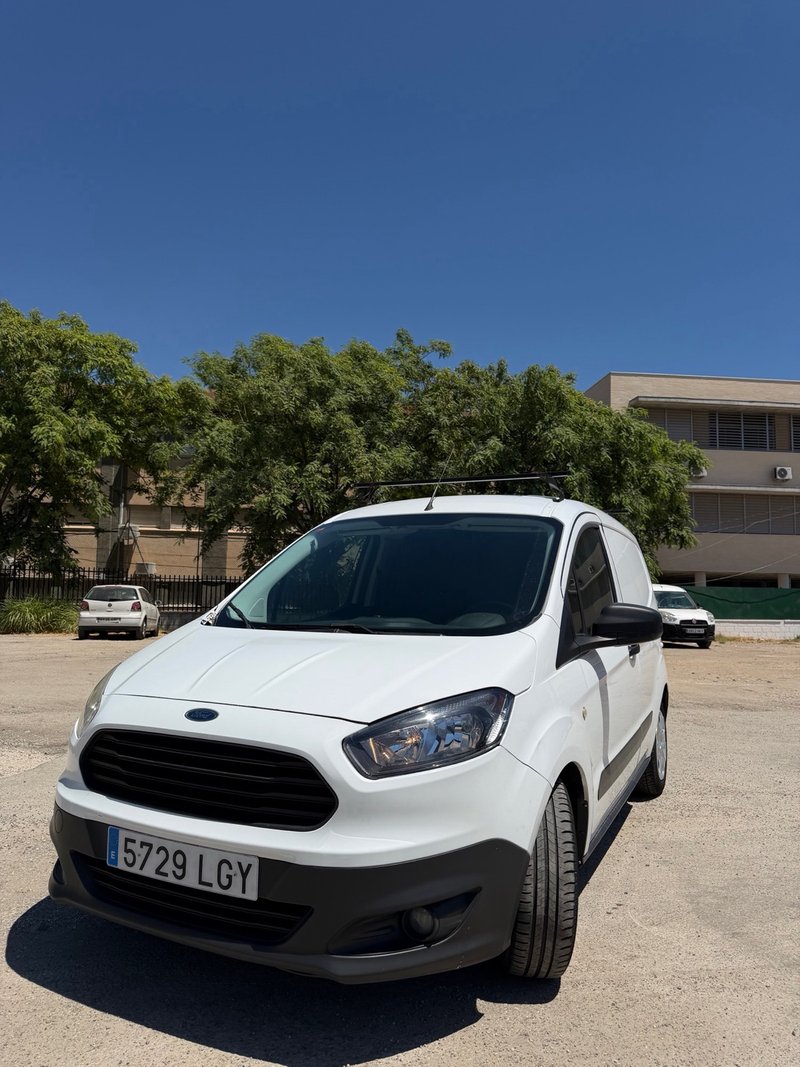 Ford Transit Courier 2020 - foto 1